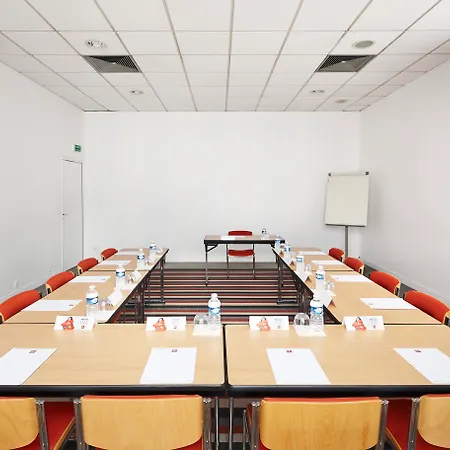 ホテル イビス マルヌ ラヴァレ 3*