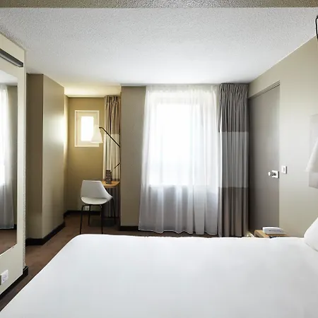 イビス マルヌ ラヴァレ