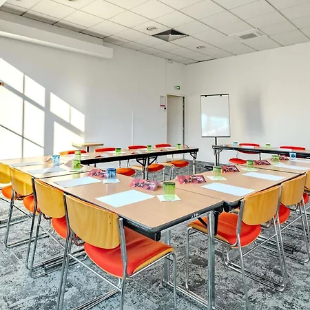 ホテル イビス マルヌ ラヴァレ