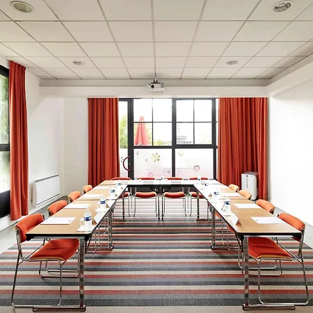 Ibis Marne La Vallee 3* שאנז סור-מרנה