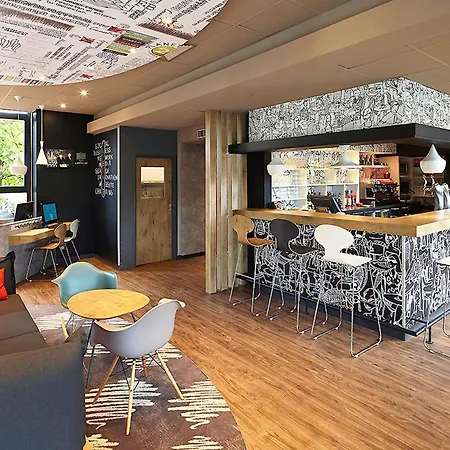 ホテル イビス マルヌ ラヴァレ