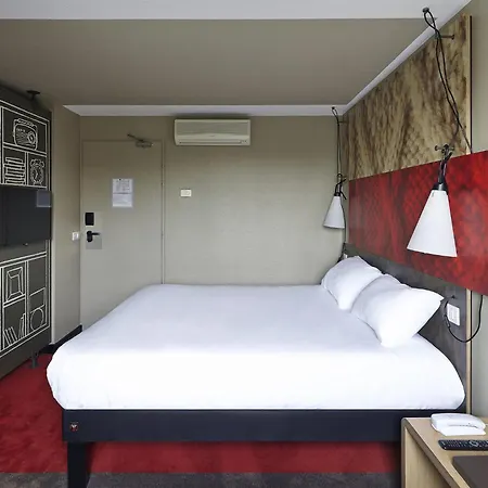 Ibis Marne La Vallee שאנז סור-מרנה