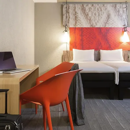 Ibis Marne La Vallee 3* שאנז סור-מרנה